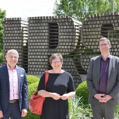 v.l.n.r.: Elmar Schmid ,Geschäftsführer JRS Petcare; Leni Breymaier , MdB; Michael Bodfeld, Prokurist JRS Petcare