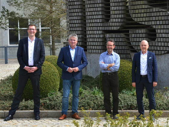 v. l. n. r.: Michael Bodfeld, Vice President Sales & Marketing JRS Petcare; Winfried Mack , MdL; Josef Otto Rettenmaier, Geschäftsführender Gesellschafter JRS Gruppe; Elmar Schmid, Corporate Vice President JRS Gruppe